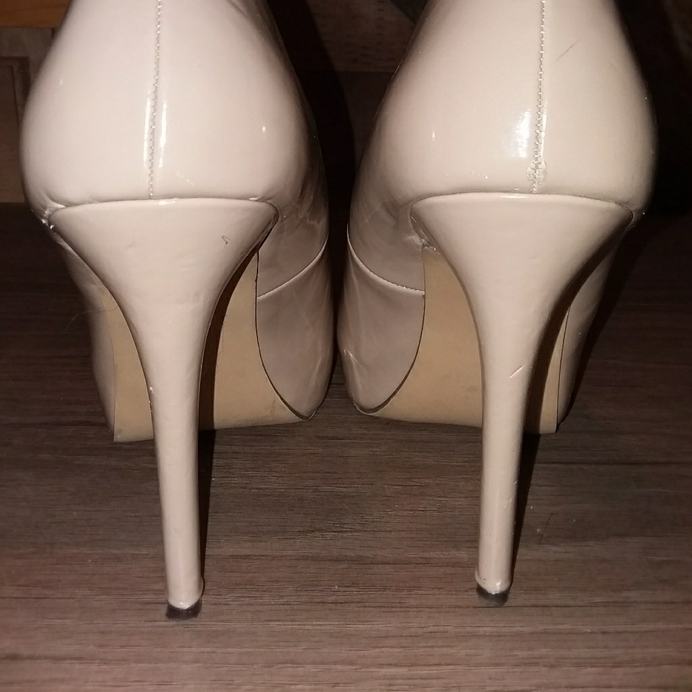 Heels - Picture 3 of 4